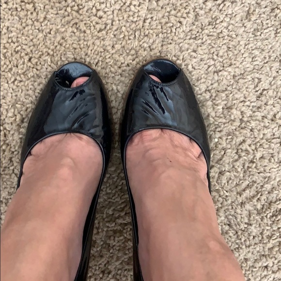Stuart Weitzman Patent Leather Navy Peep Toe Wood Heel pump shoe EUC US 8 - Picture 5 of 15